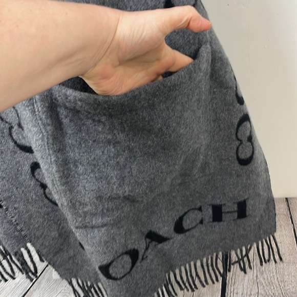 Coach Oversized Scarf with Pockets wool blend all over print logo gray and black - Picture 5 of 9